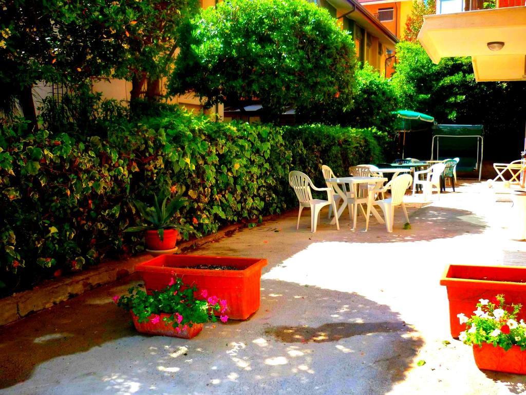 Hotel Maena Rimini Exterior photo